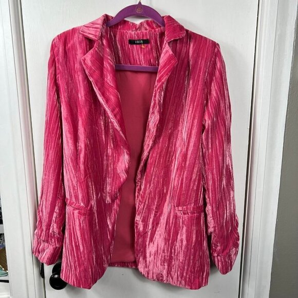 Iris Italian pink crushed velvet blazer with tie. - Picture 1 of 7